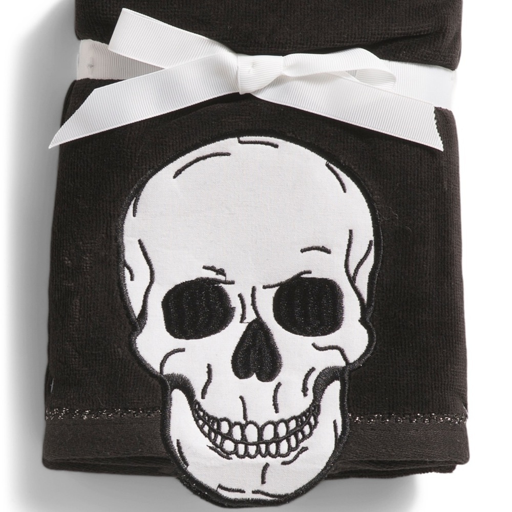 NWT SET OF 2 SKULL 💀  Bathroom Hand Towels 2025